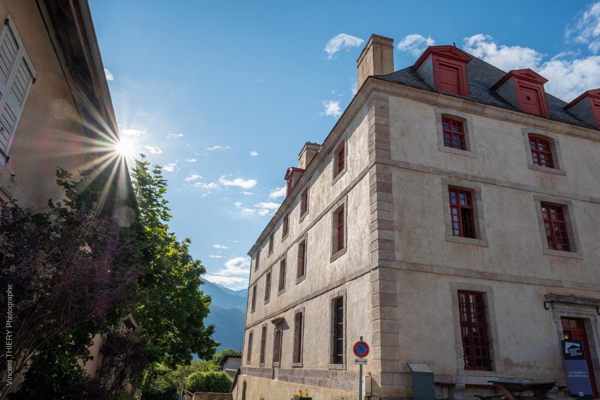 Le Pavillon Des Officiers Aparthotel Mont-Dauphin Εξωτερικό φωτογραφία